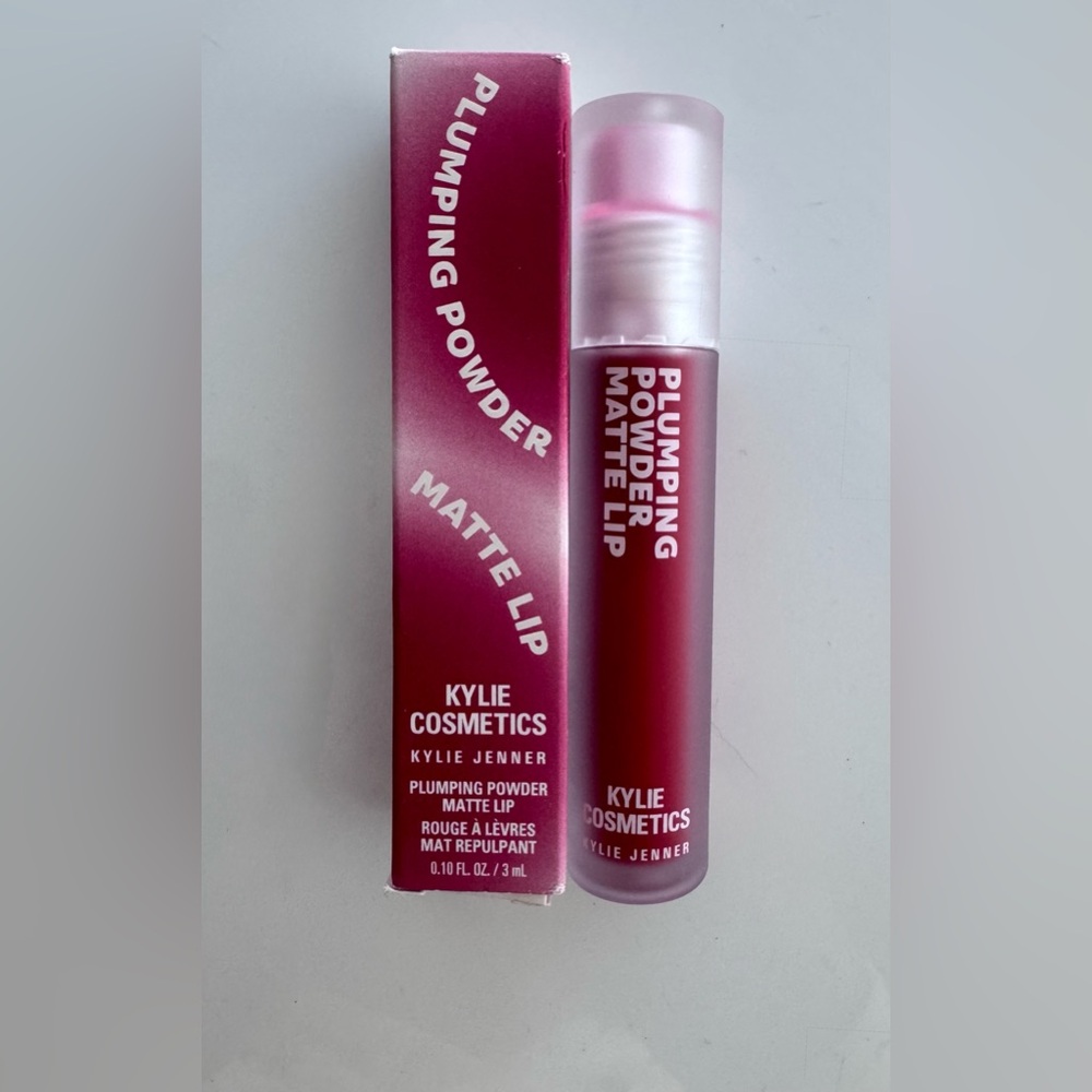 Kylie Cosmetics Plumping Powder Matte Lip - Craving Cherry